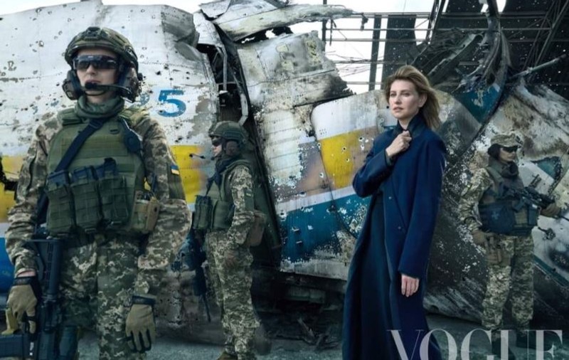 Olena Zelenska, pe coperta revistei Vogue. Pictorial pe front și alături de Volodimir Zelenski - FOTO
