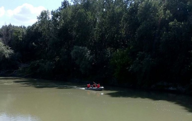 A treia zi de căutări în cazul copilului dispărut în râul Ialomița. Familia băiețelului îl acuză pe primar de neimplicare