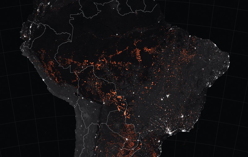 Noi imagini din spațiu cu incendiile din Amazonia. Președintele Braziliei trimite armata să lupte cu flăcările