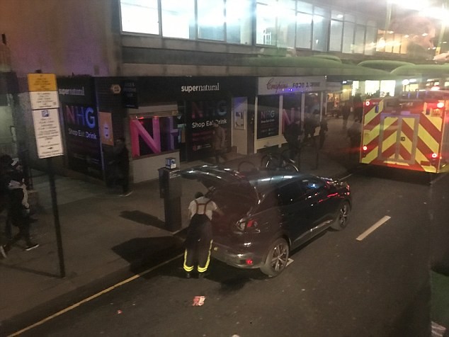 Femeie târâtă sub tren în stația de metrou Notting Hill Gate
