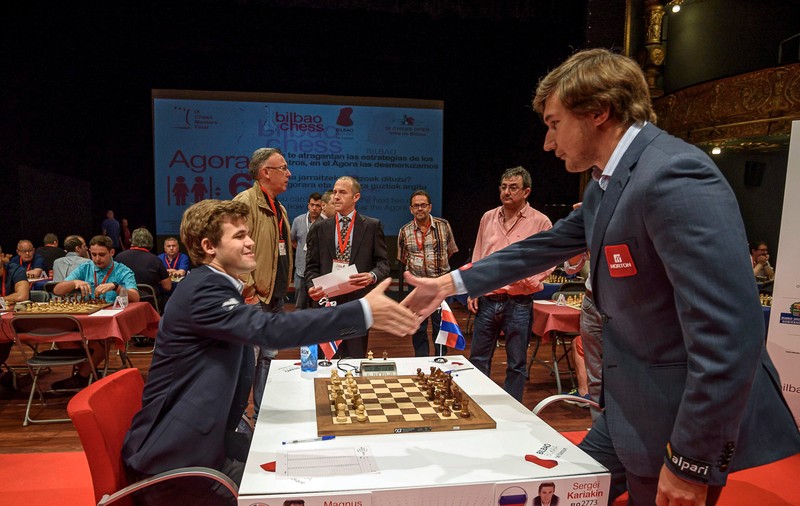 Magnus Carlsen și Serghei Kariakin au încheiat cu o remiză a patra partidă din meciul pentru titlul mondial la șah