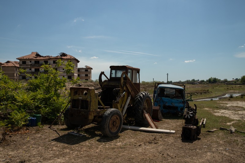 Mașinile și tot felul de utilaje au fost abandonate și s-au transformat în grămezi ruginite de fier vechi