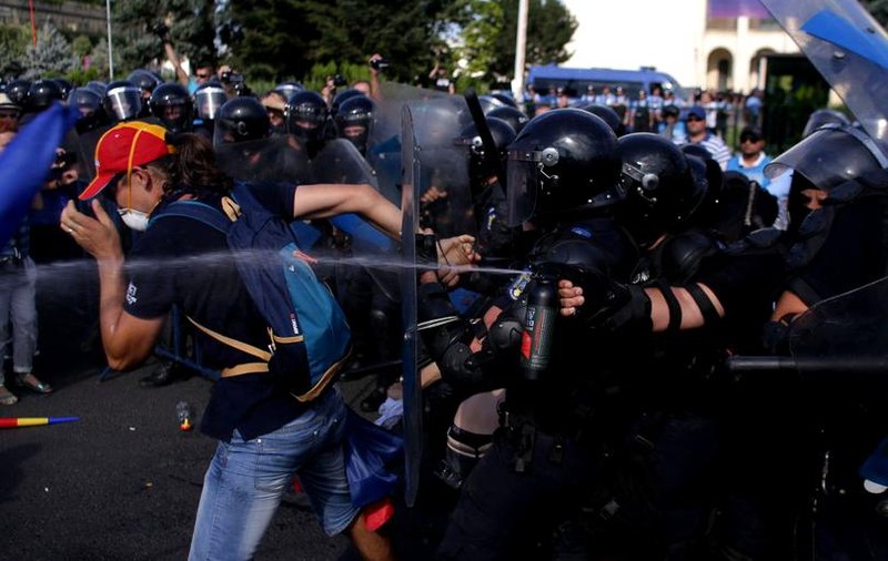 Parchetul Militar va lucra sâmbătă și duminică. Protestatarii agresați de jandarmi sunt așteptați
