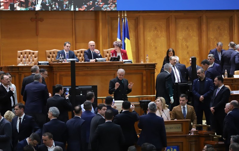 Un secret bine păstrat al Camerei Deputaților: statul de funcții și salarii. „Instituția nu este moșia nici a PSD, nici a PNL”