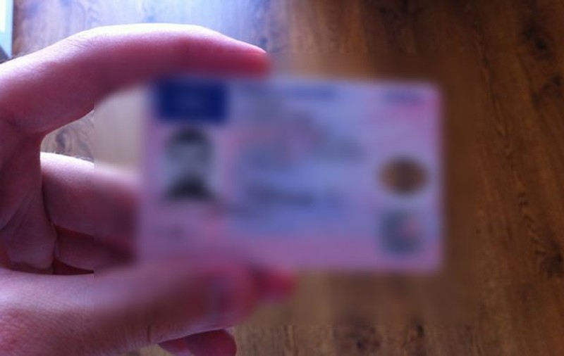 Instructor auto din Iași, arestat pentru trafic de influență. Jan Racoviță le-ar fi cerut bani cursanților ca să obțină permisul ilegal