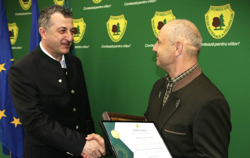 Aurel Frandeş, pădurarul care le-a găsit pe Rebeca și Melisa, dispărute la Târnăveni, a fost premiat de Romsilva