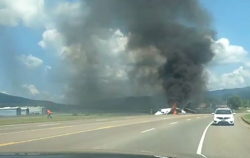 Un fost pilot Nascar și familia lui au scăpat ca prin minune după ce avionul în care se aflau a luat foc