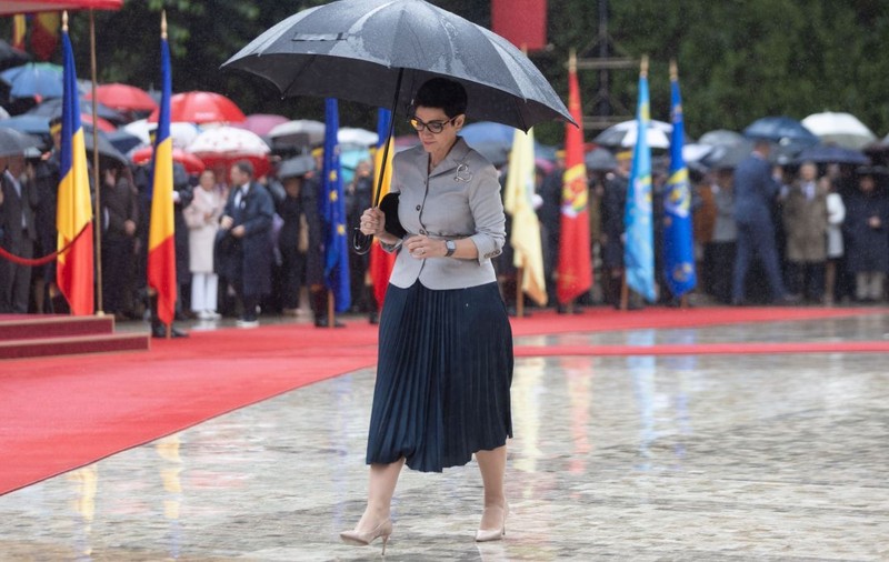 Delia Dinu, cel mai longeviv consilier prezidențial, pleacă de la Cotroceni după 20 de ani. Cine este femeia decorată de trei președinți
