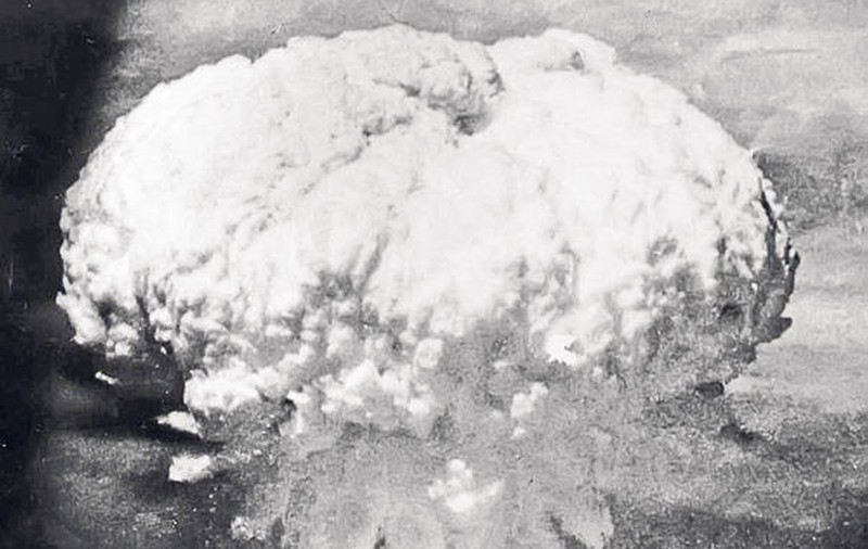 A MURIT ULTIMUL SUPRAVIEŢUITOR al echipajului care a LANSAT BOMBA ATOMICĂ de la HIROSHIMA!
