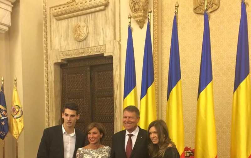 Carmen Iohannis s-a apucat de făcut sport! Prima Doamnă, ”atinsă” de tenis!