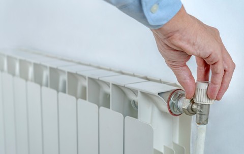 Țările care au cel mai mare număr de persoane afectate de sărăcia energetică. Câți români nu își permit încălzirea locuinței