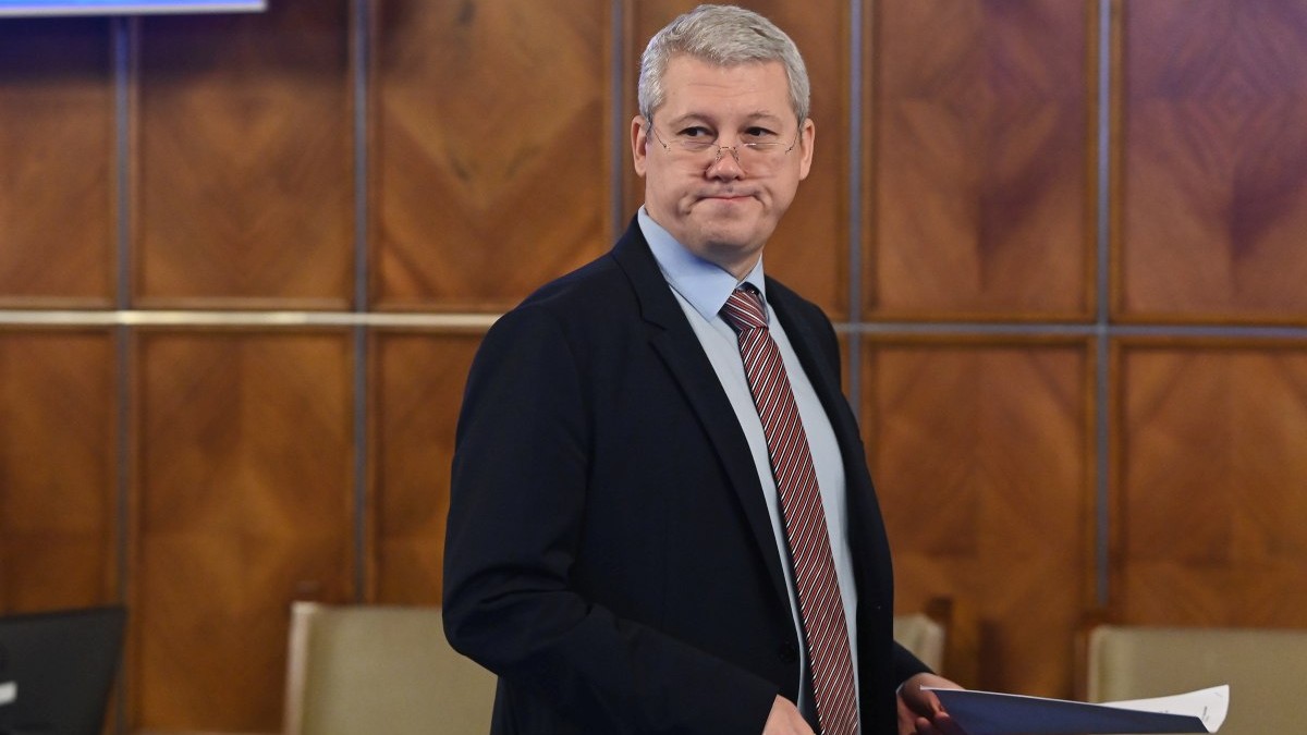 Ministrul Justitiei, Catalin Predoiu, a spus că soțul fostei șefe DIICOT Georgiana Hosu a fost achitat, deși instanța se va pronunța abia pe 7 februarie, iar ulterior ministrul a afirmat că are informația „din surse neoficiale”. Foto: Hepta