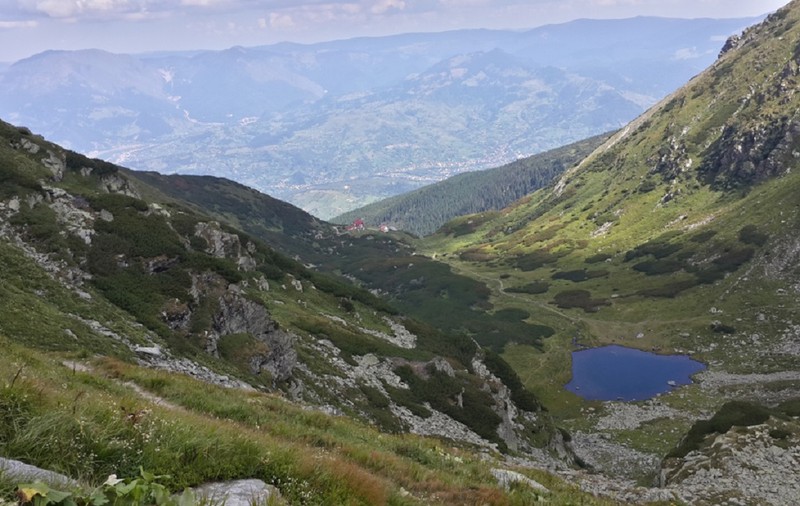 Lacul Iezer din Munţii Rodnei – cum ajungi la el și ce poți face în zonă