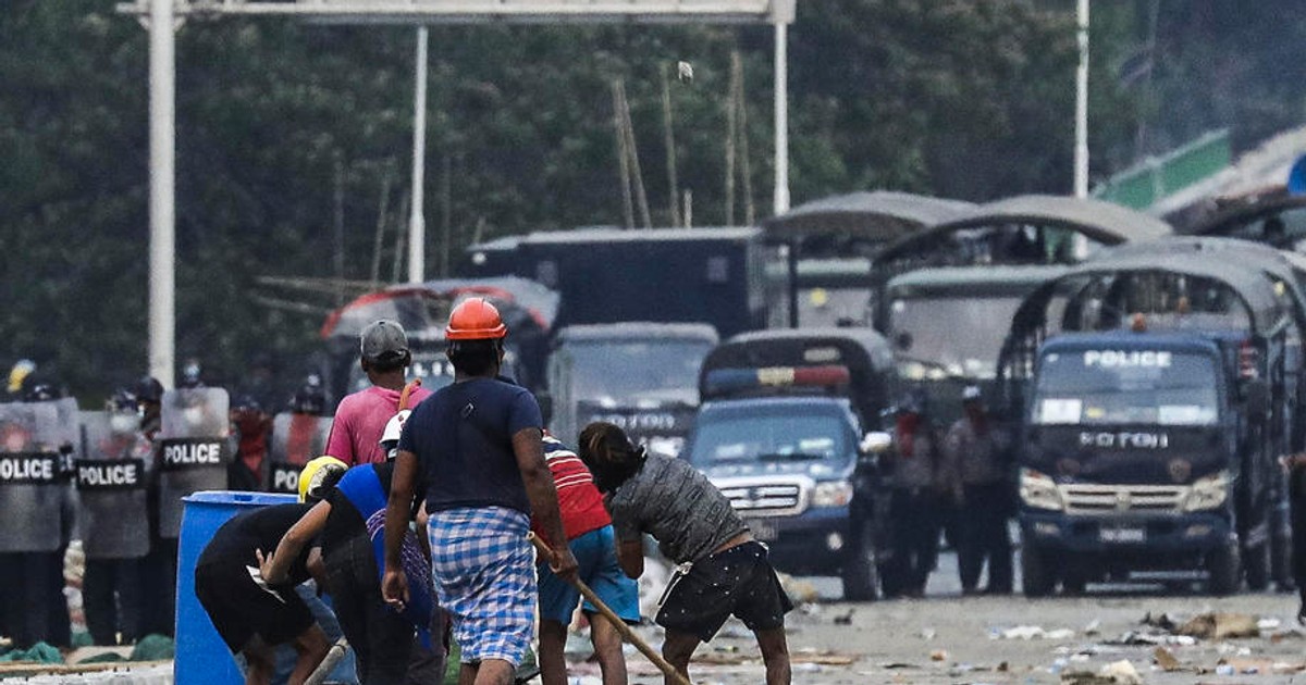 O fetiță de șapte ani a fost împușcată mortal de forțele de securitate din Myanmar în timp ce alerga spre tatăl ei