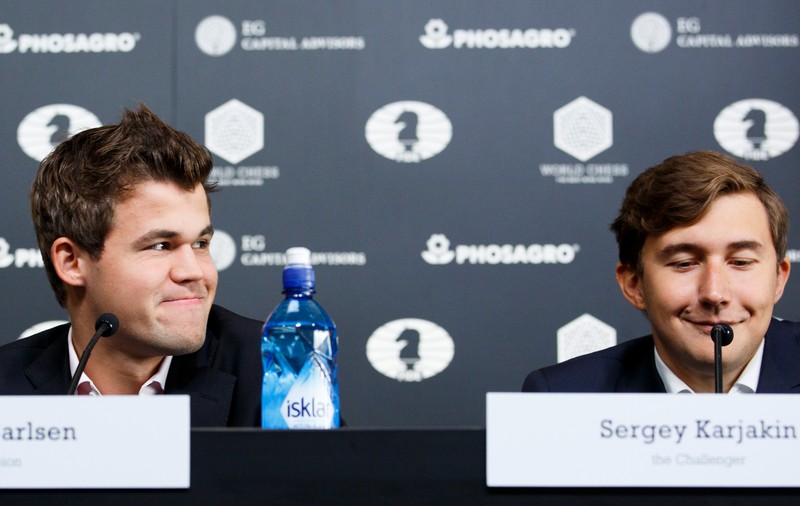 Magnus Carlsen și Serghei Kariakin joacă pentru titlul de campion mondial la șah
