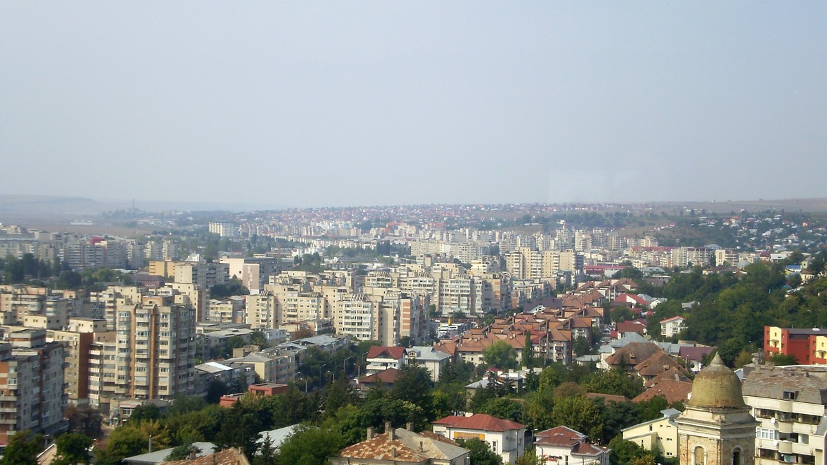 Vedere panoramică a Iașului, pe timp de zi.
