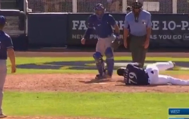 Înfiorător. Un jucător de baseball a fost spitalizat și se află în stare gravă după ce a primit o lovitură în timpul unui joc