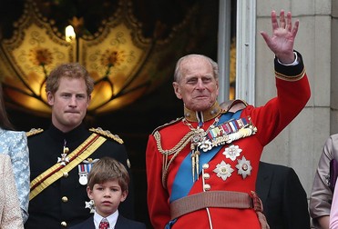 Prințul Harry, alături de bunicul său, Philip