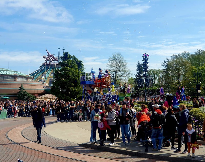 Ponturi pentru o vacanță reușită la Disneyland, Paris. Cum să faci economie de timp și de bani