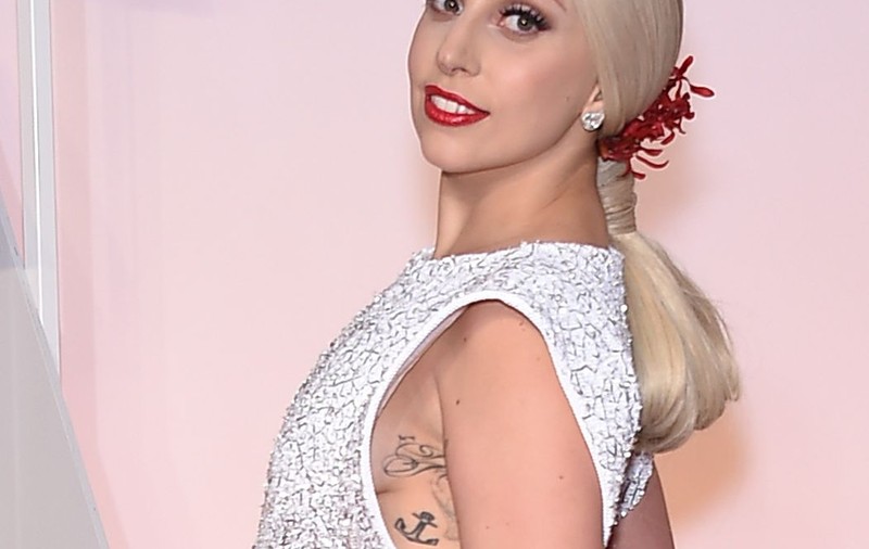 Premiile OSCAR 2015 | Ținuta purtată de Lady Gaga, subiect de GLUME pe INTERNET. Cum au făcut MIȘTO de ea | FOTO