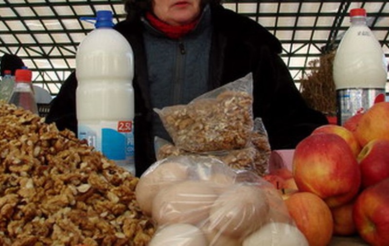 Alertă de gripă aviară în București| Comercializarea de păsări și ouă de către producătorii individuali, interzisă în piețele din Sectorul 1
