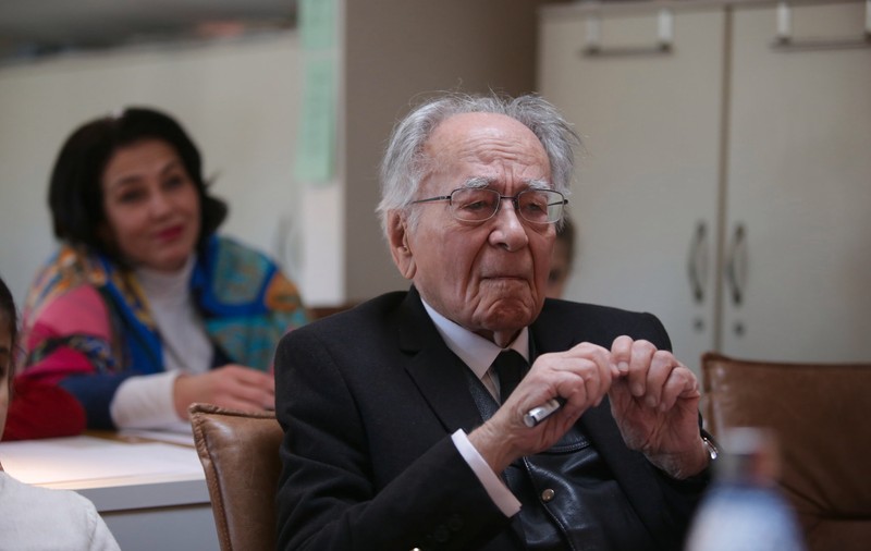 Mihai Șora, mesaj cu o zi înainte de alegeri: „Mergeţi la vot şi luaţi-i cu voi şi pe nehotărâţi, pe leneşi, pe uituci, pe lasă-mă-să-te-las şi pierde-vară” / VIDEO