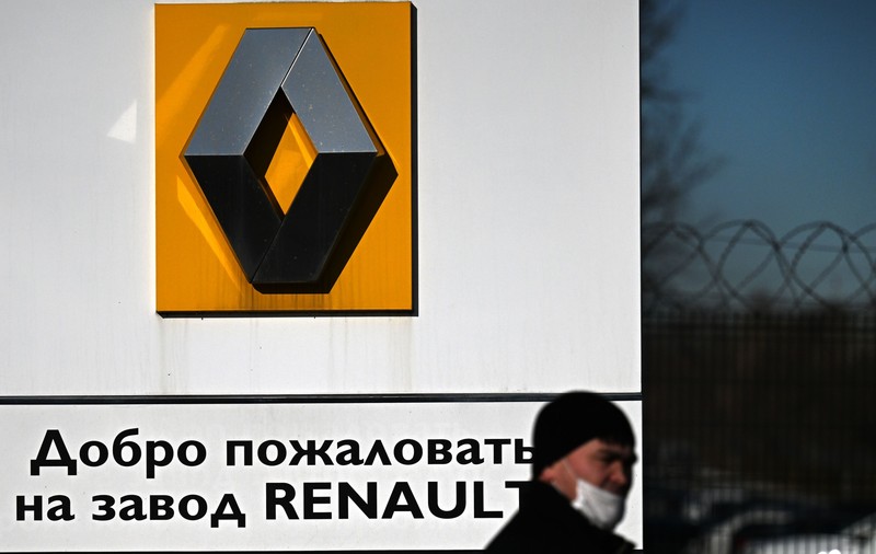 Renault își oprește producția de automobile la fabrica din Moscova