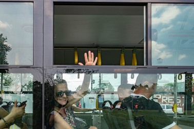 Fără aer condiționat și cu geamurile închise, autobuzul 141 e ca o saună mobilă