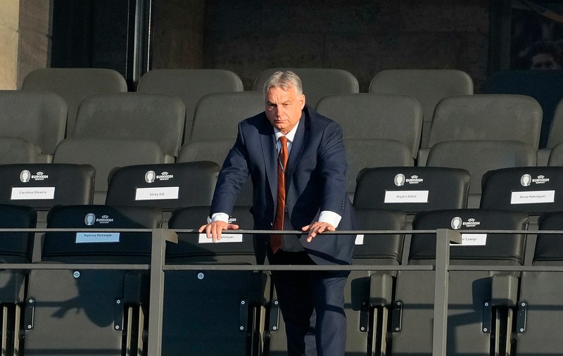 Cum s-a folosit Viktor Orban de fotbal ca să-și extindă puterea chiar și în România