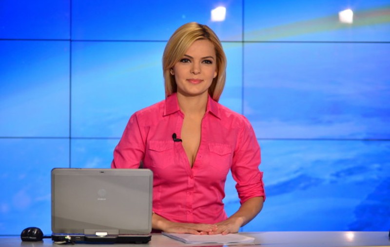 EXCLUSIV/ Vine din nou barza la Pro TV! O știristă arhicunoscută a ascuns sarcina timp de șase luni!