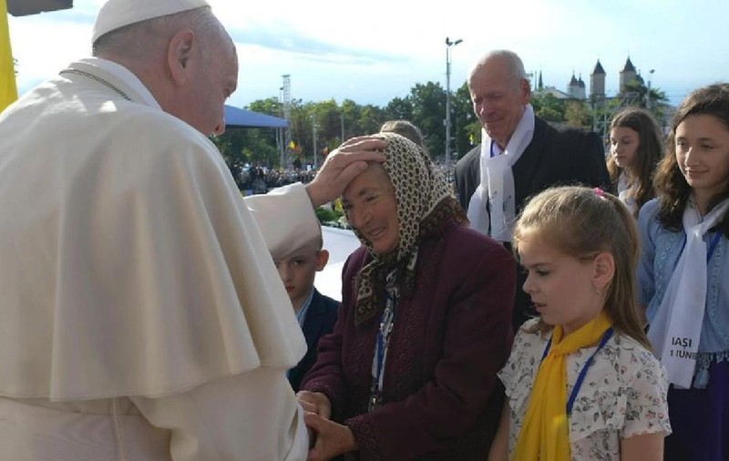Ieșeanca Elisabeta Bălan, femeia căreia Papa Francisc i-a sărutat mâinile, în 2019: „Nu voi uita niciodată”