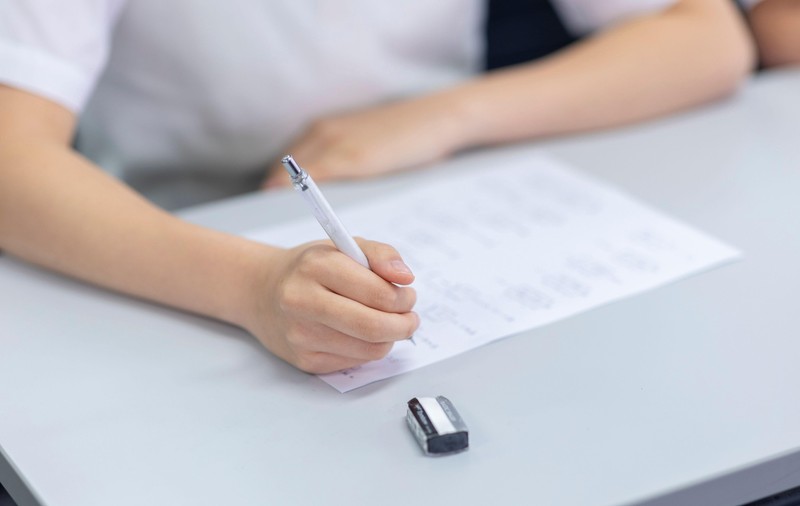 Tânăr eliminat de la BAC, în Oradea, din cauza unui gadget. Când i se va mai permite să dea examen
