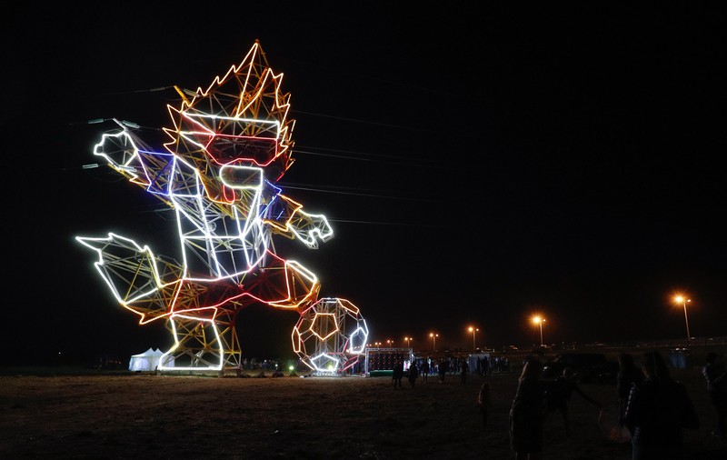 FOTO| Stâlp de electricitate transformat în mascota Campionatului Mondial în Rusia