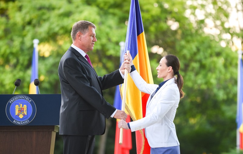 Cătălina Ponor, Larisa Iordache şi Marian Drăgulescu, decorați de președintele României