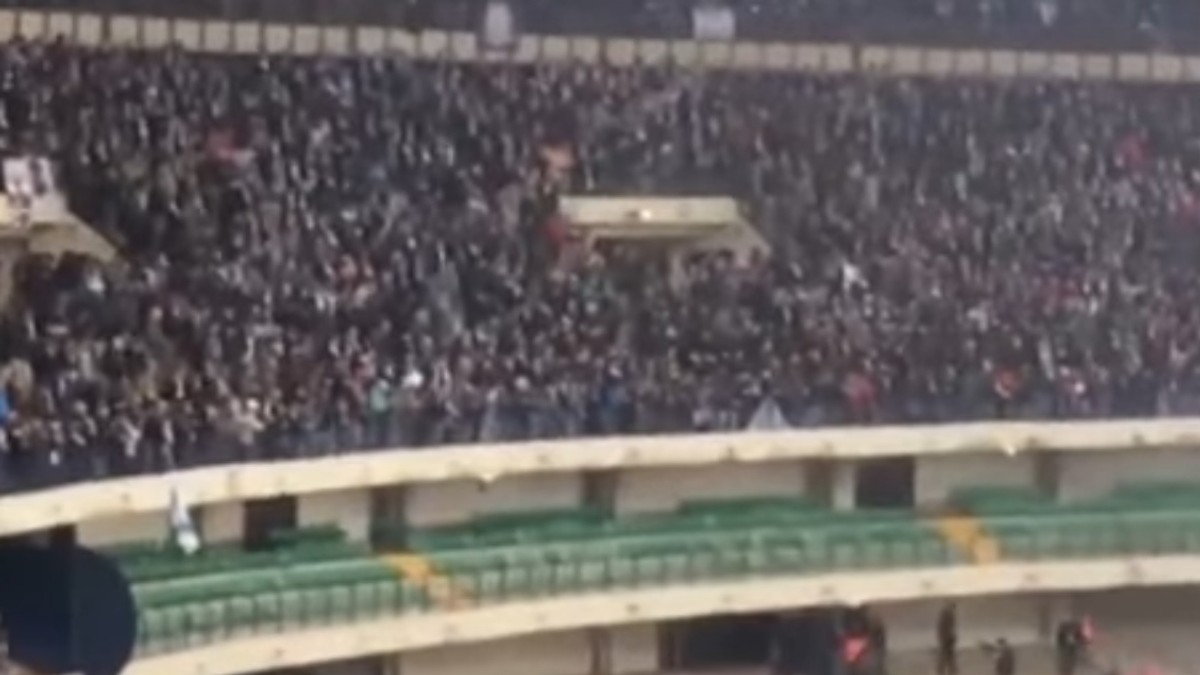 Românul Deian Boldor a fost martorul unui eveniment șocant: un fan a căzut din tribună