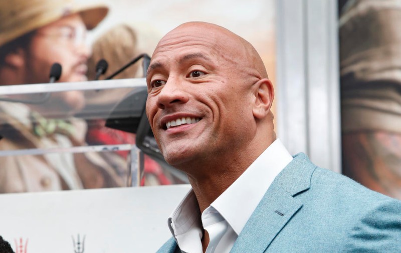 Reacția lui Dwayne „The Rock” Johnson, după ce a văzut un polițist care-i seamănă leit: „Tipul din stânga este mult mai cool”