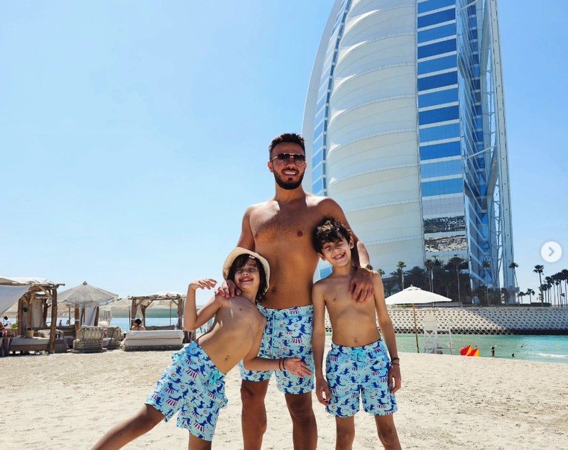 Bianca Drăgușanu și Gabi Bădălău și-au luat copiii și au plecat împreună în vacanță. Imagini rare cu aceștia pe plaja din Dubai