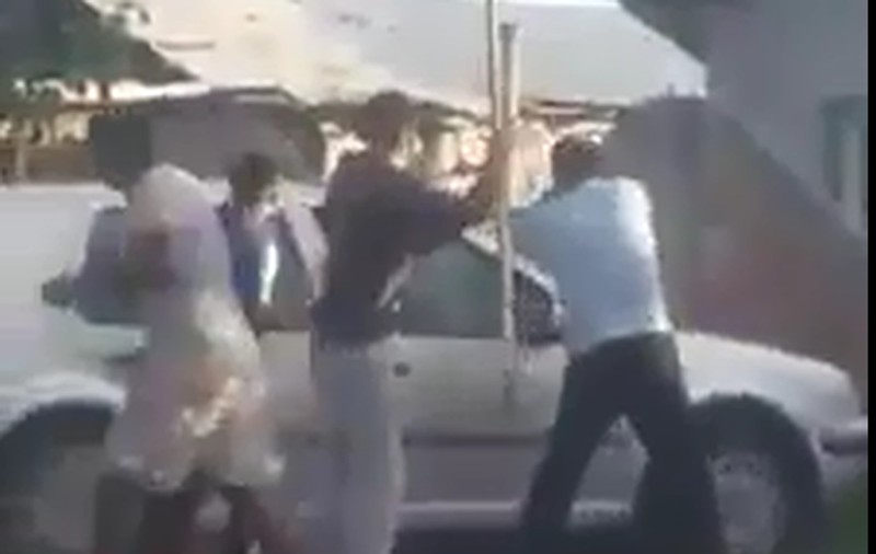 UPDATE: Bătaie cu furci și coase între două clanuri de romi din Titu. Patru fugari, prinși de polițiști
