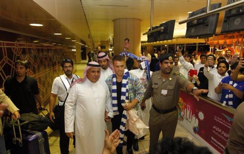 GALERIE FOTO / Pintilii a fost întâmpinat de sute de fani la sosirea în Arabia Saudită