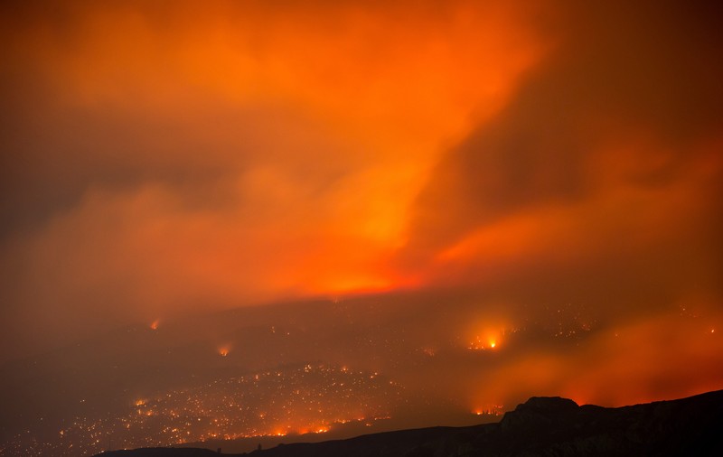 Incendii de proporții în Canada și vestul SUA. Zeci de mii de oameni au fost evacuați