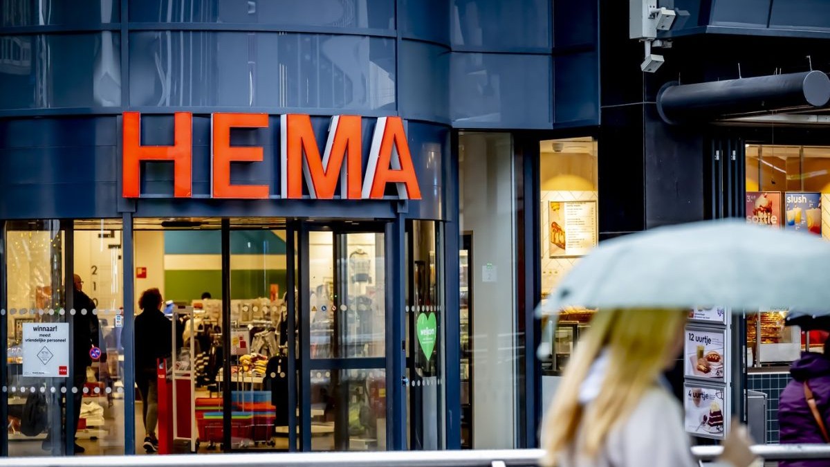 Intrarea într-un supermarket Hema din Rotterdam, Olanda