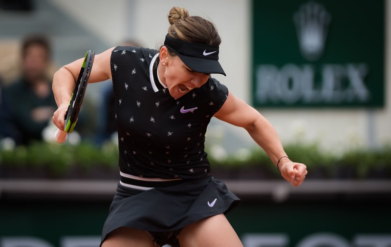 VIDEO / Simona Halep este în optimile de finală la Roland Garros. I-a lăsat doar trei game-uri Lesiei Țurenko