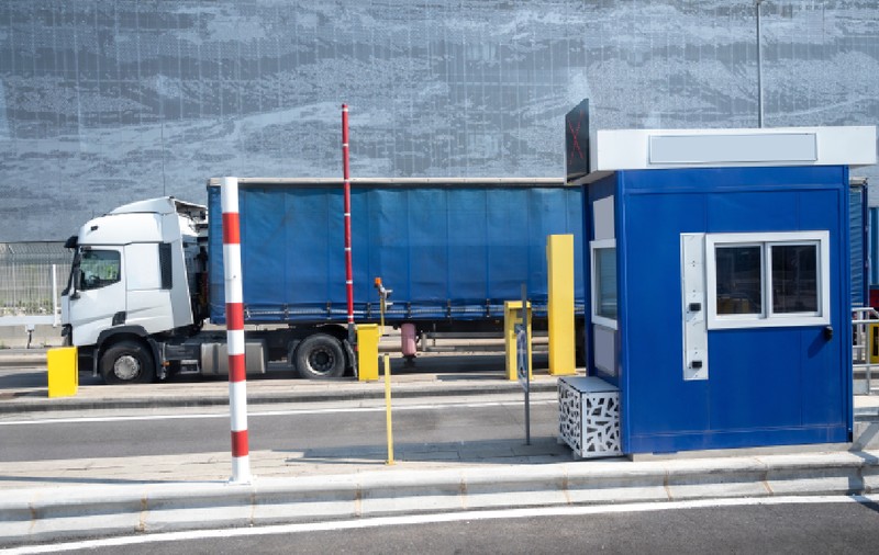 Șofer de TIR, amendat cu 1.000.000 de euro și condamnat la închisoare, după ce a cărat cinci paleți de marfă din Spania până în Franța