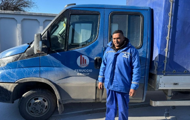 Povestea lui Ali, pakistanezul care lucrează ca șofer în Prahova: „Am învățat limba și mă descurc. Muncesc pentru cei 4 copii mici de acasă”