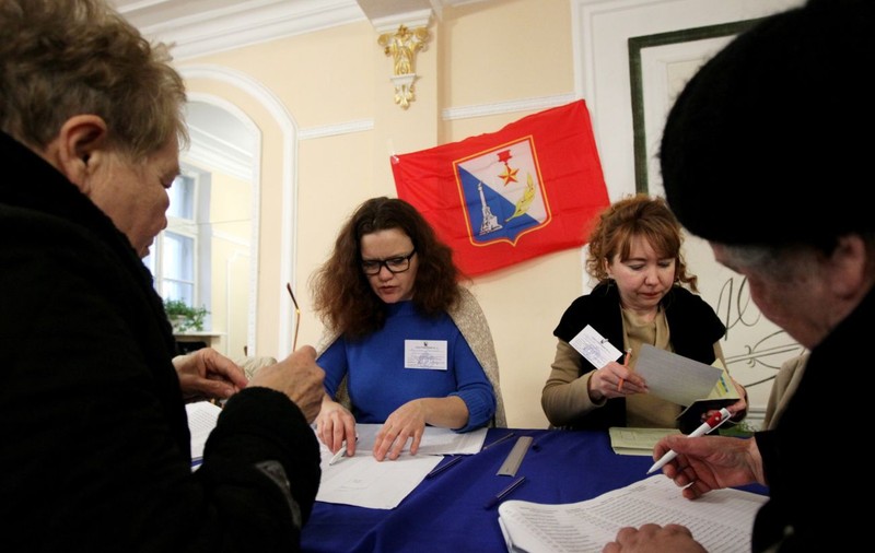 Referendumul din Crimeea: Votul privind alipirea la Rusia a început
