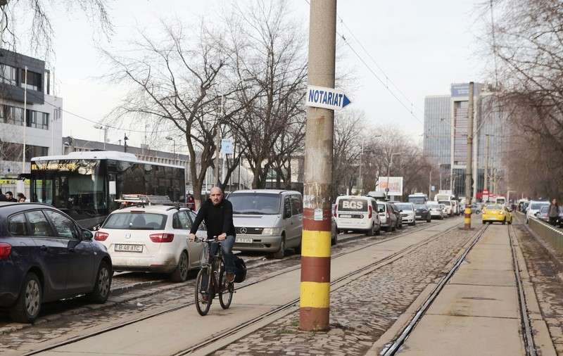 Primăria Capitalei demarează construcția celor 67 km de piste pentru biciclete în București. Bicicliștii au protestat sâmbătă în Capitală