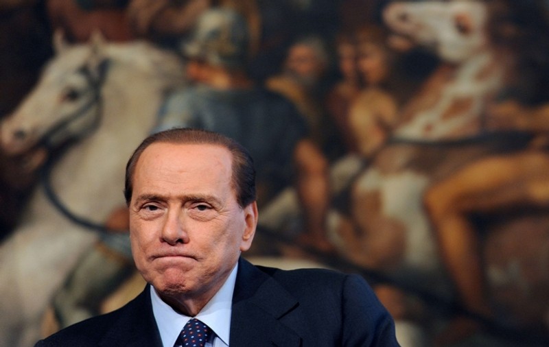 Video update | Silvio Berlusconi a demisionat. Italienii, în delir pe străzi