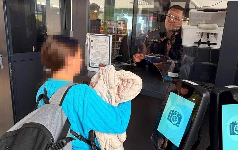 Sistemul cu scanare facială și amprente (EES) dă erori: a confundat surori gemene în România, iar cazul a ajuns în Politico