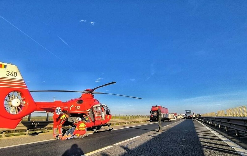 Un TIR din Bulgaria a spulberat o mașină oprită pe A1: șoferul din Vrancea a murit pe loc