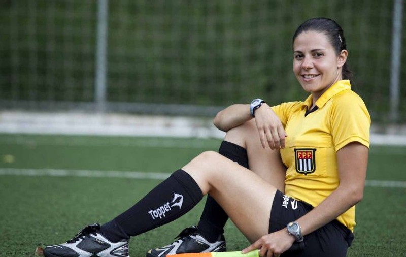 O asistentă din Brazilia şi-a vărsat nervii pe un fotbalist / FOTO&VIDEO